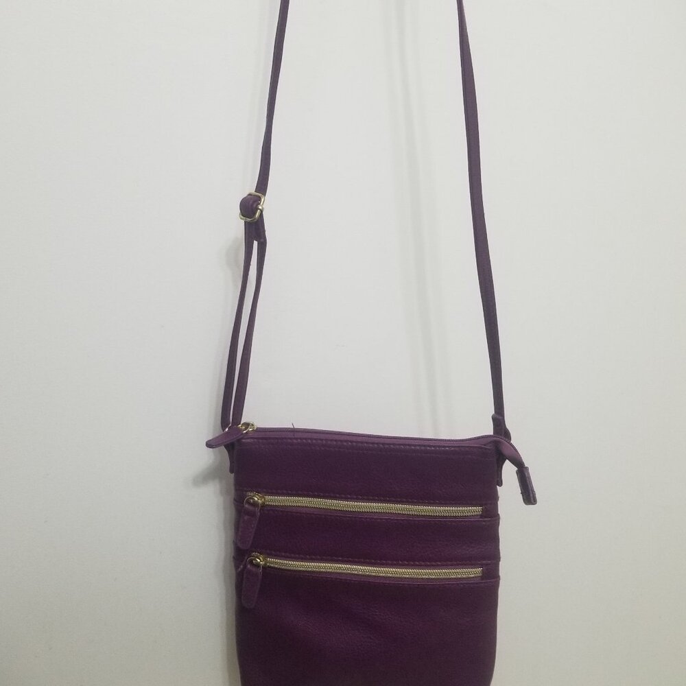 lovely purple purse w strap and several pockets - Picture 2 of 13